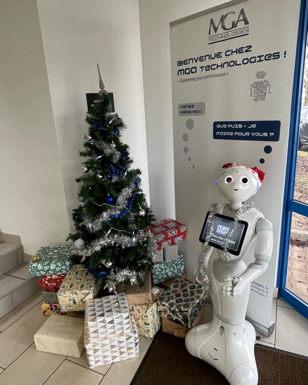 Notre Robot Major Tom s’est transformé en Père Noël ! Notre Robot Major Tom s’est transformé en Père Noël !
